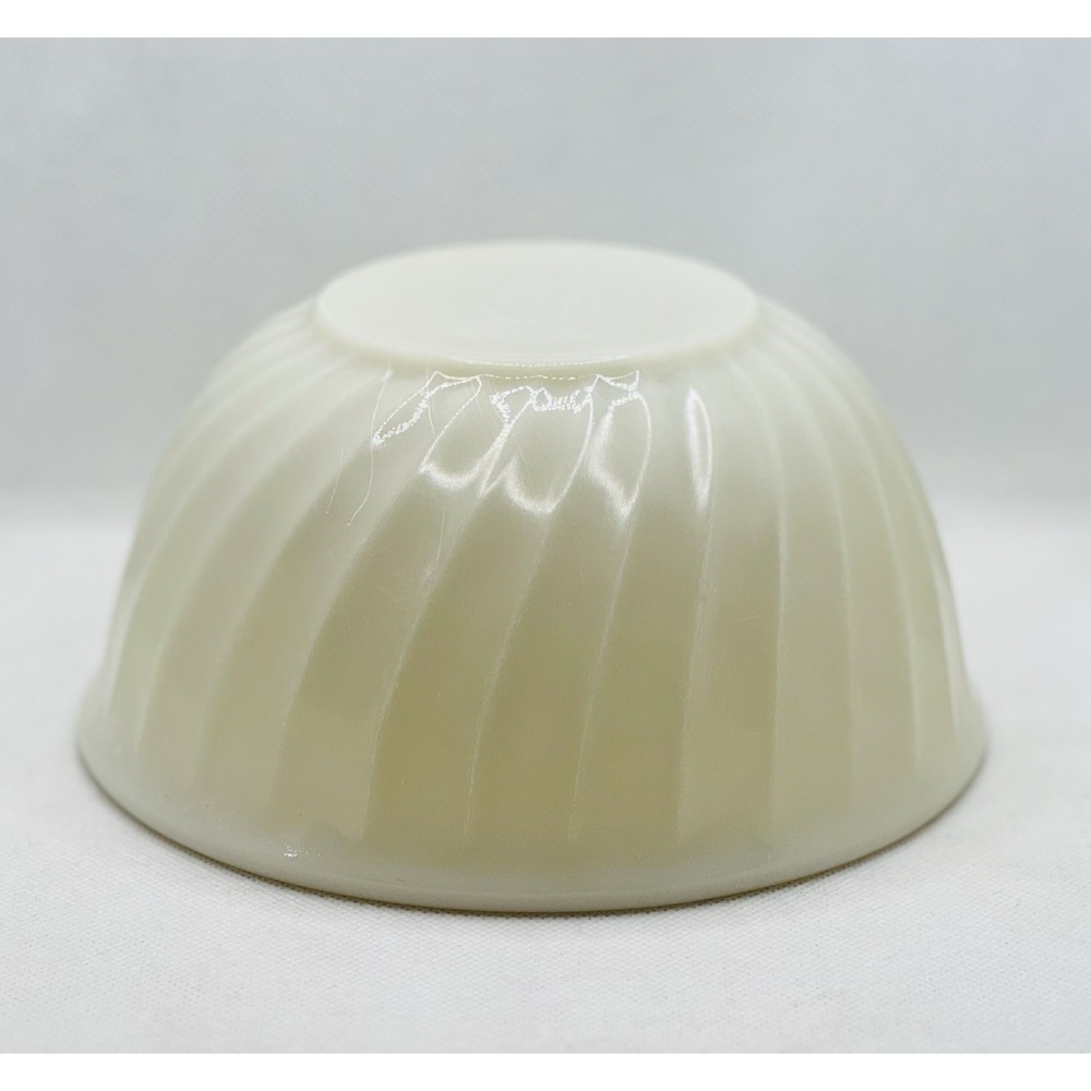 Vintage Fire King White Swirl Bowl 7" Excellent Condition